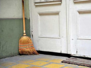 Nhà đẹp - Mở cửa nhà thấy ngay thứ này, xác định tiền bạc hao hụt làm trước mất sau