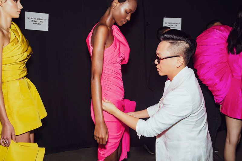 Thiên thần Victoriaamp;#39;s Secret đẹp nhất thế giới sải bước trong show diễn của NTK Công Trí - 8