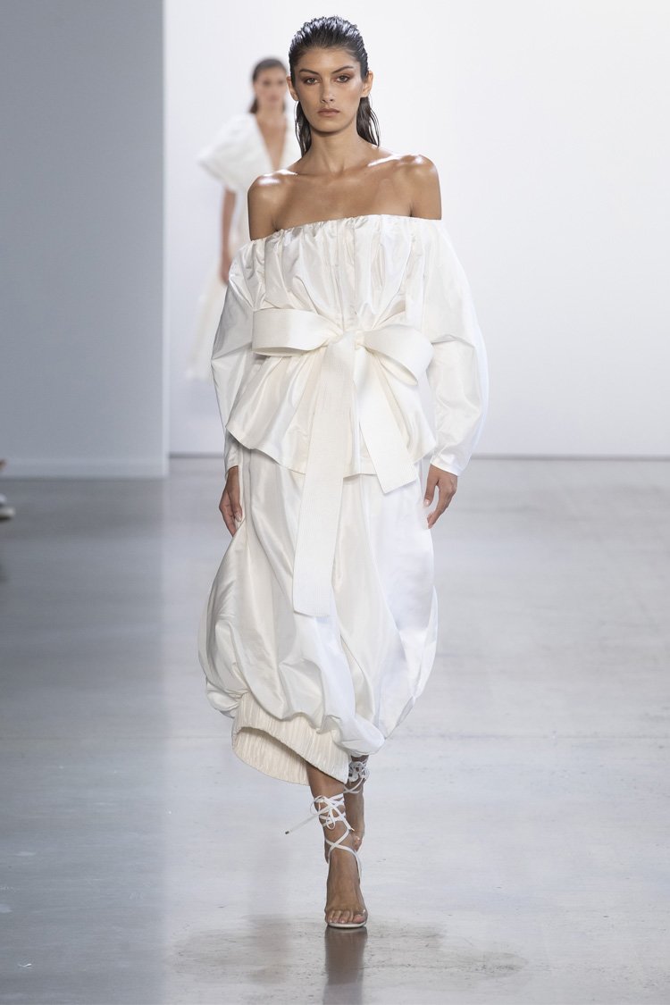 Thiên thần Victoriaamp;#39;s Secret đẹp nhất thế giới sải bước trong show diễn của NTK Công Trí - 5