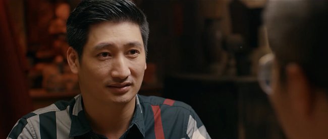 hoa hong tren nguc trai: tin thay boi, chong bo vo de con trai rieng duoc "nhan to quy tong"? - 4