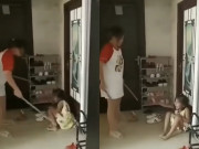 Tin tức - Phẫn nộ người mẹ dùng gậy đánh con như động vật, bố thản nhiên ngồi nói: "Đánh nữa đi"