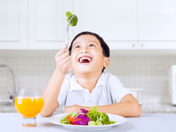 Những “thực phẩm của trí não” mẹ nên cho bé ăn để con thông minh