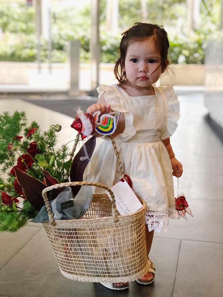 Con gái Hà Anh chơi cầu trượt, bảo mẫu có hành động đặc biệt, ai tinh ý mới nhận ra - 2