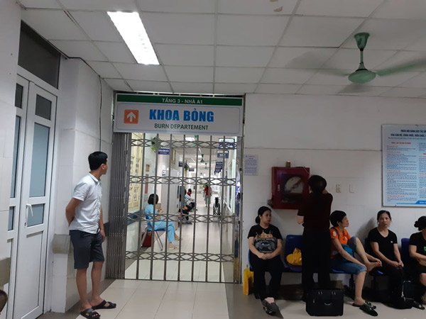 bac si thong tin tinh hinh nu cdv bi thuong do phao sang: khong phai chi bi bong - 1