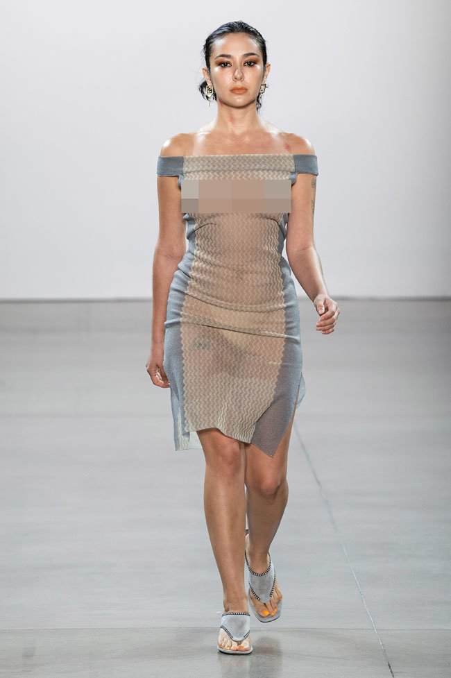 Những thiết kế gây sốc trên sàn diễn New York Fashion Week - 10