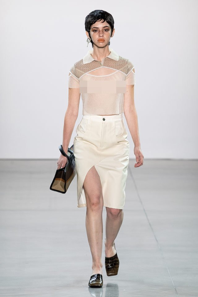 Những thiết kế gây sốc trên sàn diễn New York Fashion Week - 11