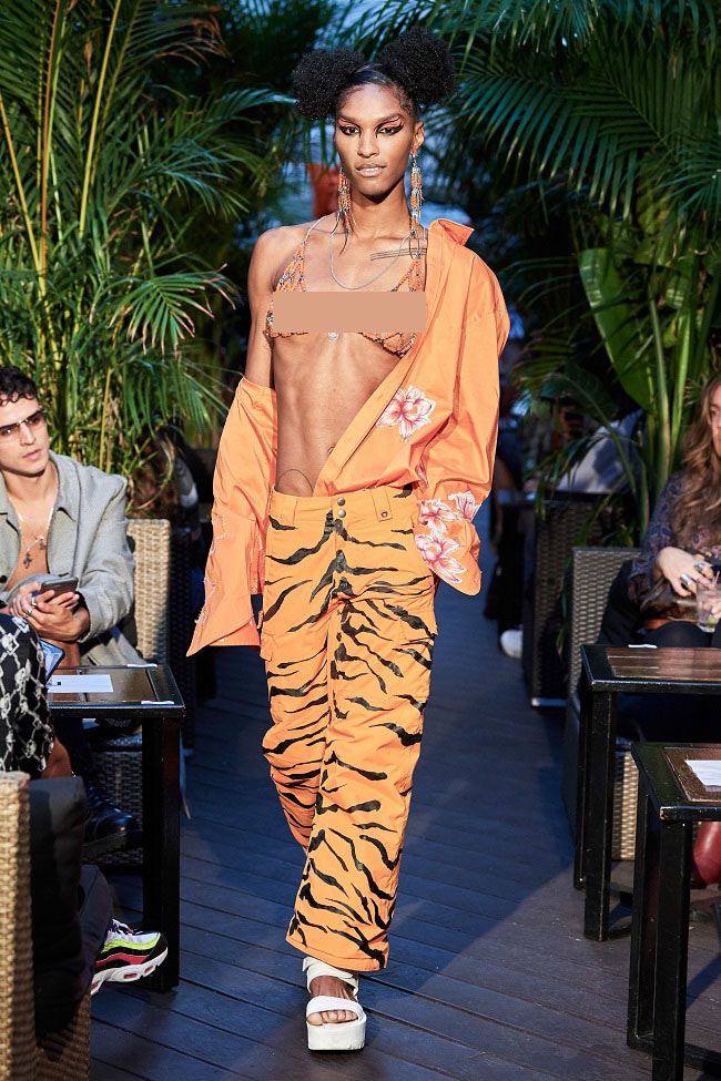 Những thiết kế gây sốc trên sàn diễn New York Fashion Week - 3