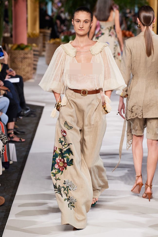 Những thiết kế gây sốc trên sàn diễn New York Fashion Week - 6