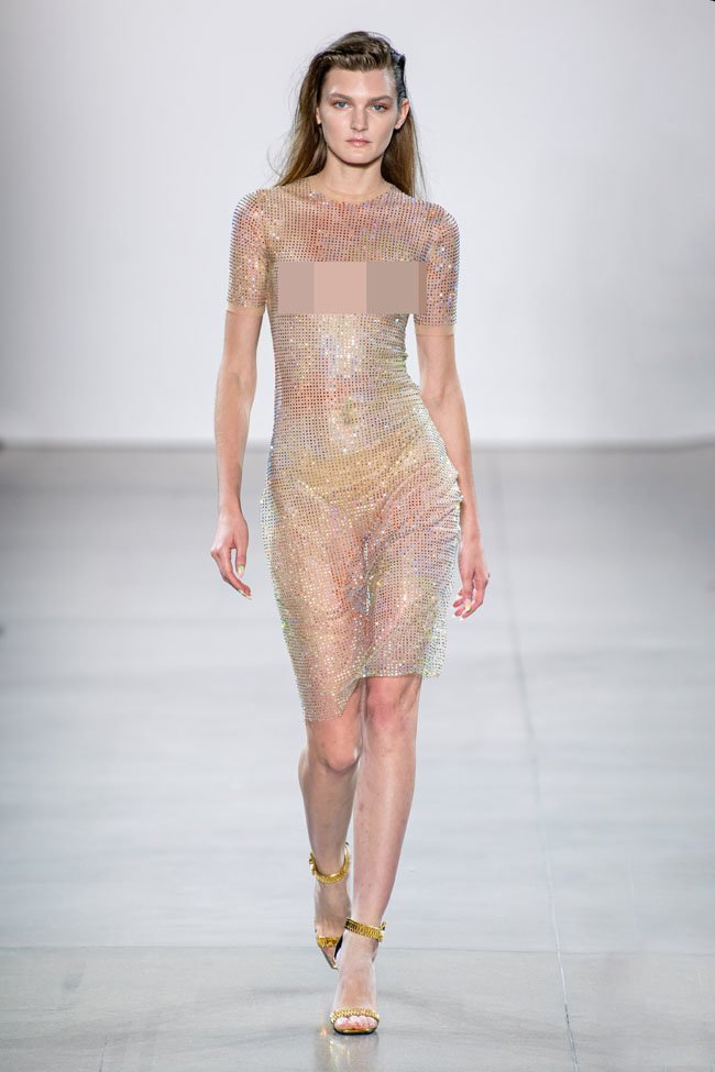 Những thiết kế gây sốc trên sàn diễn New York Fashion Week - 8