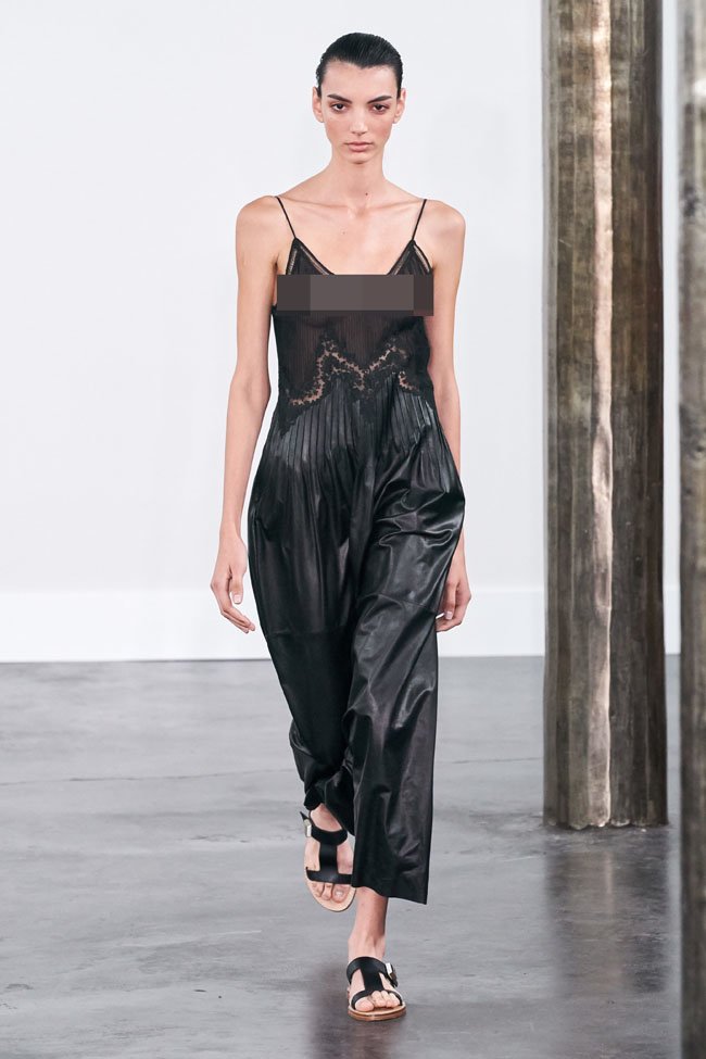 Những thiết kế gây sốc trên sàn diễn New York Fashion Week - 9