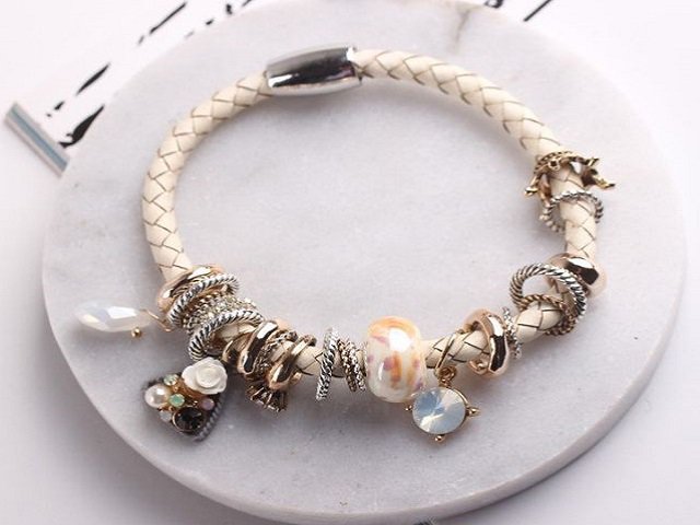 Những mẫu vòng tay phong thủy mệnh Kim
