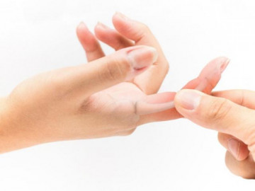 Tại sao lại bị đau khớp ngón tay?