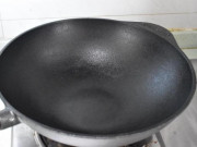 Bếp Eva - Biến chảo gang thành chống dính chỉ với vài bước đơn giản, nấu ăn chẳng lo sát chảo