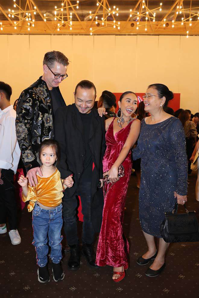 Những anh em tài năng ít biết của sao Việt, có người ở trong showbiz mà hiếm ai nhận ra - 5