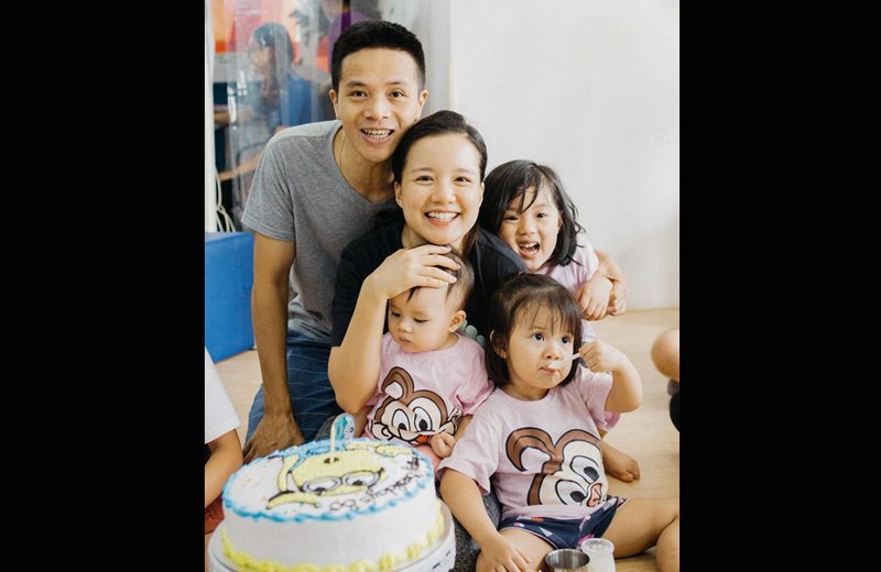 Giữa tháng 6 vừa qua, Minh Trang bất ngờ thông báo cô đang mang bầu em bé thứ 4. Cô cho biết từ đầu hai vợ chồng đã xác định sinh 4 bé nên tuy "vỡ kế hoạch" nhưng vẫn theo đúng... lộ trình. 
