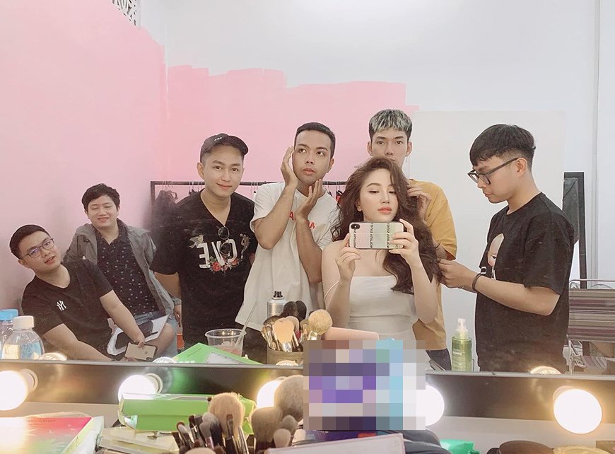 Đi makeup chụp ảnh, Bảo Thy được đến 6 người hộ tống như bà hoàng! - 1