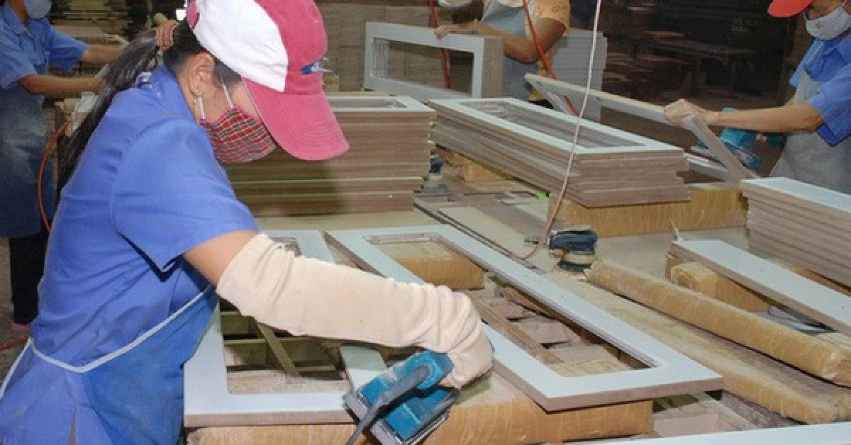 Tin tức 24h: Cô dâu 62 chụp lại ảnh cưới, mở tiệc rình rang mừng 1 năm lấy chồng trẻ - 3