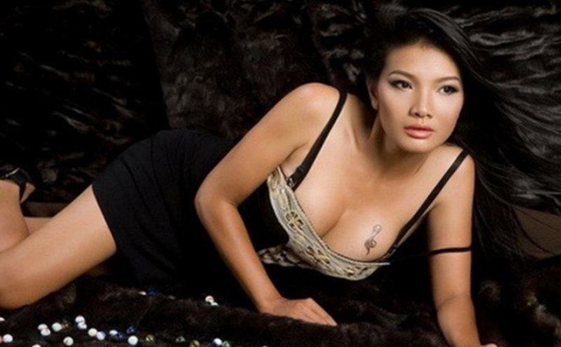 Nhiều người nhớ đến Kiều Trinh với các vai diễn táo bạo trong phim như: "Mùa len trâu", "Bi, đừng sợ",... Cũng vì thế mà cô được mệnh danh là "Nữ hoàng cảnh nóng" của màn ảnh Việt.
