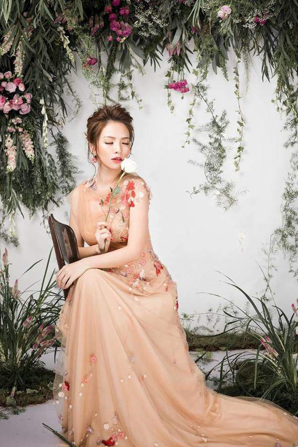 Dẫu mặc sexy hay thanh lịch, MC kiêm hot mom được chị em yêu mến này vẫn cực quyến rũ - 10