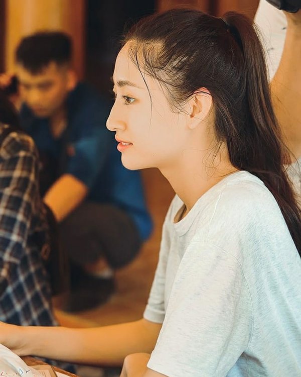 Khoe hình ảnh thường nhật chỉ để mặt mộc, Hoa hậu Lương Thùy Linh xinh hết phần thiên hạ - 6