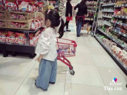 Làm mẹ - Con bóc đồ trong siêu thị ra ăn, mẹ nói 1 câu khiến nhân viên thán phục