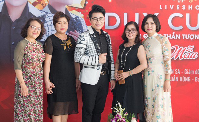 Quán quân amp;#34;Thần tượng Boleroamp;#34; Duy Cường không chỉ có cha nuôi Ngọc Sơn mà còn có 3 mẹ nuôi - 2