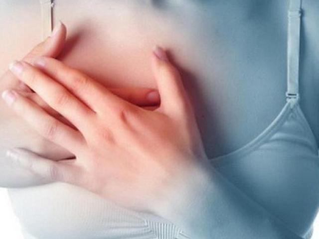 Bị đau ngực nhưng không đi khám, người phụ nữ khiến bác sĩ giật mình khi thấy vòng một