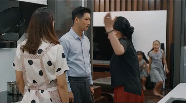 Bà mẹ có con ngoại tình trong Hoa Hồng Trên Ngực Trái: amp;#34;Đêm ngủ mày có nhắm mắt được không?amp;#34; - 3