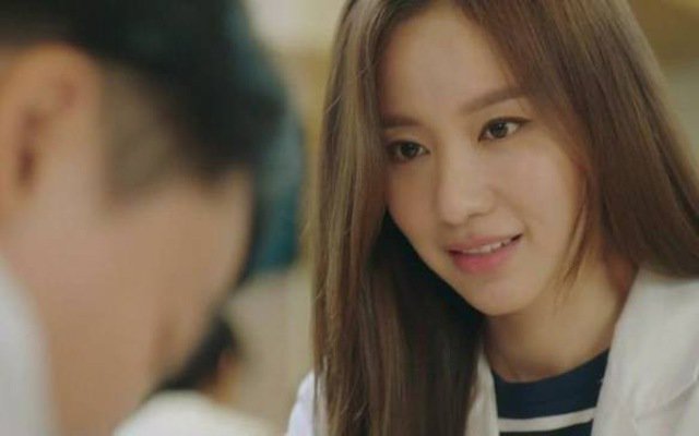 Lên bàn đẻ chồng bận hú hí cùng nhân tình, vợ nín nhịn để tặng màn kịch hay - 2