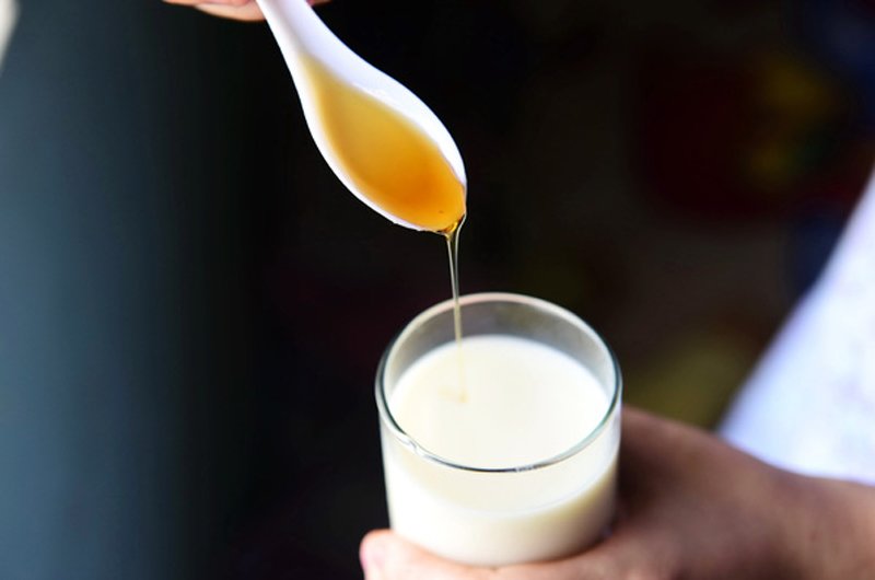 Nếu axit hữu cơ trong mật ong và protein trong sữa đậu nành kết hợp với nhau sẽ dễ bị kết tủa khiến các chất dinh dưỡng không được cơ thể hấp thụ một cách đầy đủ.
