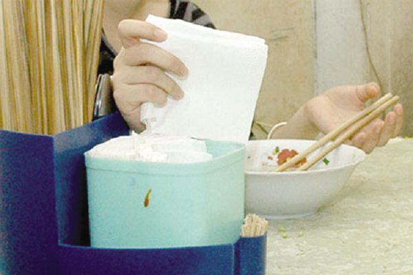 6 vật dụng bình thường không sao, dùng giấy ăn càng lau càng tệ, chẳng mấy chốc hỏng hẳn - 1