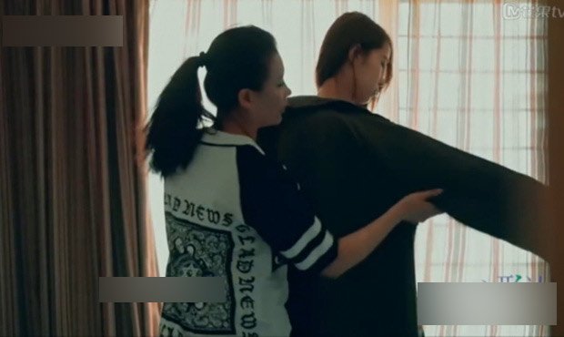 Tiểu thư 16 tuổi vẫn đợi mẹ mặc quần áo cho: Bài học để dạy con từ lúc 2 tuổi! - 2