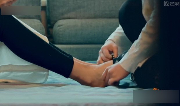 Tiểu thư 16 tuổi vẫn đợi mẹ mặc quần áo cho: Bài học để dạy con từ lúc 2 tuổi! - 4