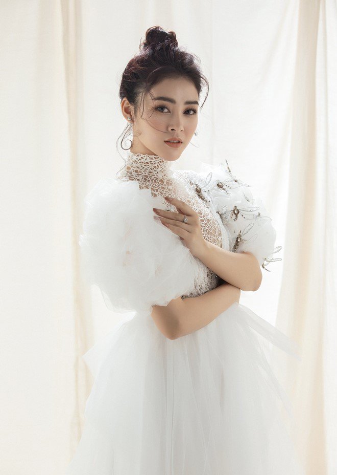 Á hậu Lý Kim Thảo khoe vẻ đẹp mạnh mẽ, quyết đoán và đầy tham vọng ở tuổi 24 - 7