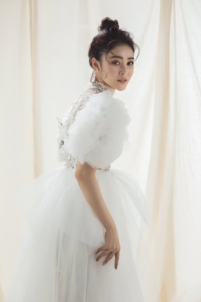 Á hậu Lý Kim Thảo khoe vẻ đẹp mạnh mẽ, quyết đoán và đầy tham vọng ở tuổi 24 - 9