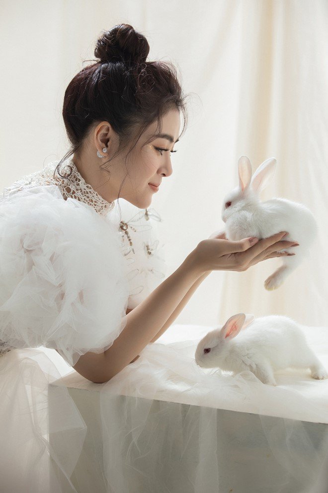 Á hậu Lý Kim Thảo khoe vẻ đẹp mạnh mẽ, quyết đoán và đầy tham vọng ở tuổi 24 - 8