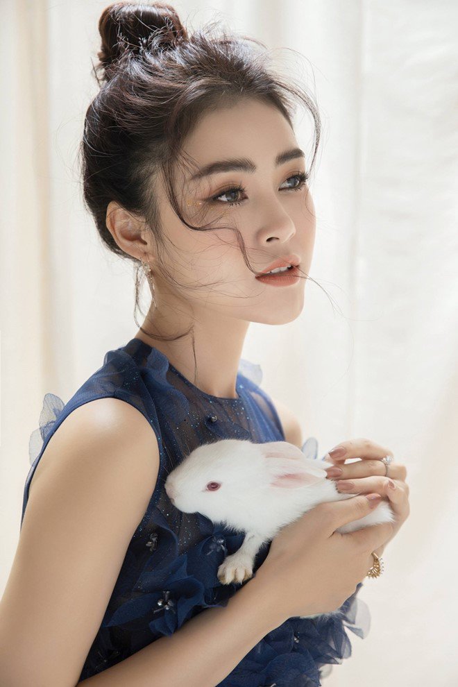 Á hậu Lý Kim Thảo khoe vẻ đẹp mạnh mẽ, quyết đoán và đầy tham vọng ở tuổi 24 - 10