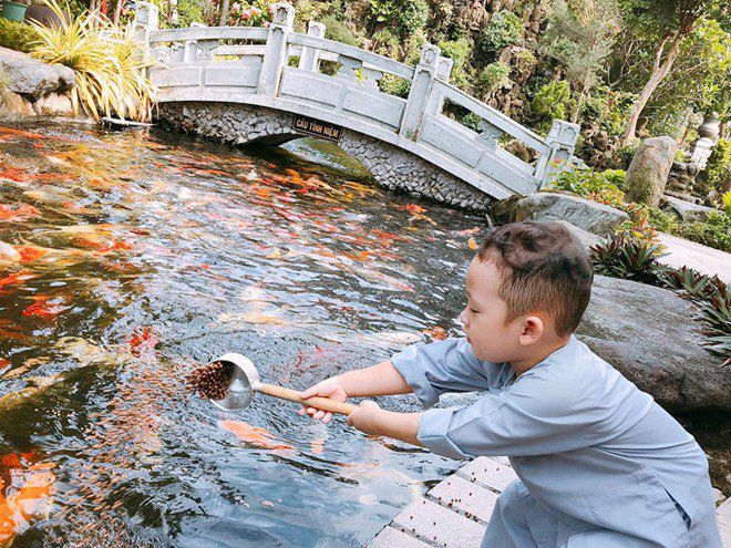 Bạn trai rũ bỏ khi mang bầu: Siêu mẫu bán xe nuôi con, Hotgirl lên chùa dưỡng thai - 6