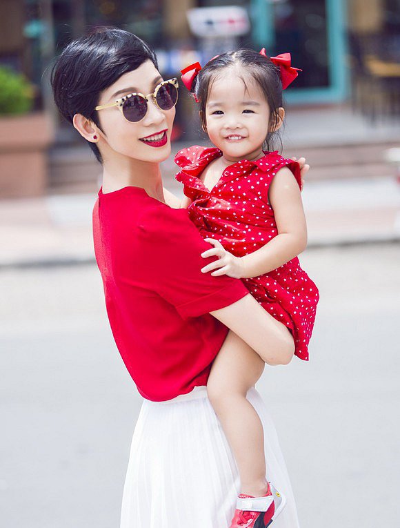 Bạn trai rũ bỏ khi mang bầu: Siêu mẫu bán xe nuôi con, Hotgirl lên chùa dưỡng thai - 8