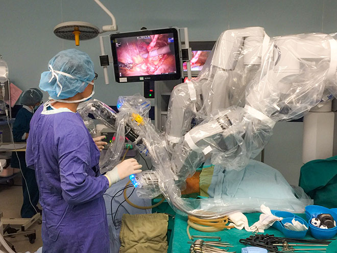 Cận cảnh Robot phẫu thuật hiện đại có mặt tại Việt Nam - 1