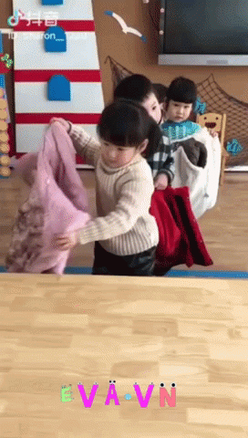 Tiểu thư 16 tuổi vẫn đợi mẹ mặc quần áo cho: Bài học để dạy con từ lúc 2 tuổi! - 9