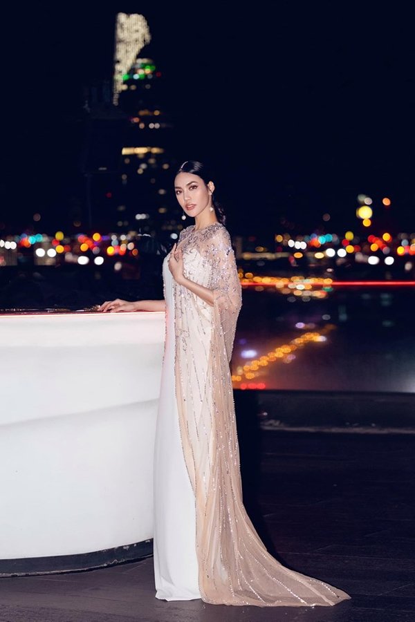 Mang cả núi đồ đi du lịch, Lan Khuê đích thị là bà bầu sành điệu nhất Vbiz - 8