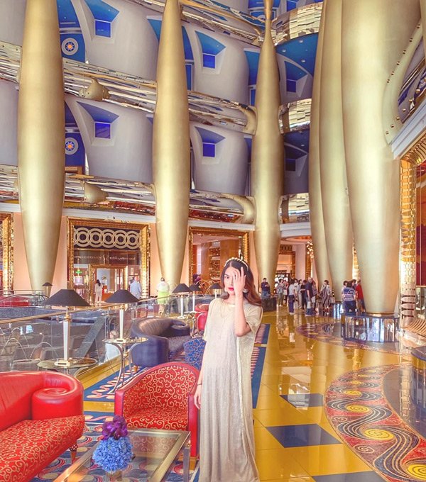 Mang cả núi đồ đi du lịch, Lan Khuê đích thị là bà bầu sành điệu nhất Vbiz - 3