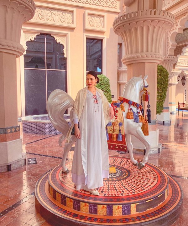 Mang cả núi đồ đi du lịch, Lan Khuê đích thị là bà bầu sành điệu nhất Vbiz - 4