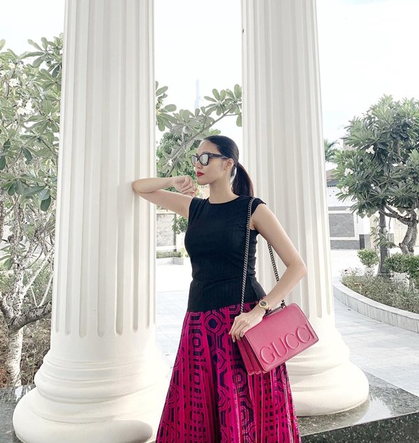 Mang cả núi đồ đi du lịch, Lan Khuê đích thị là bà bầu sành điệu nhất Vbiz - 11