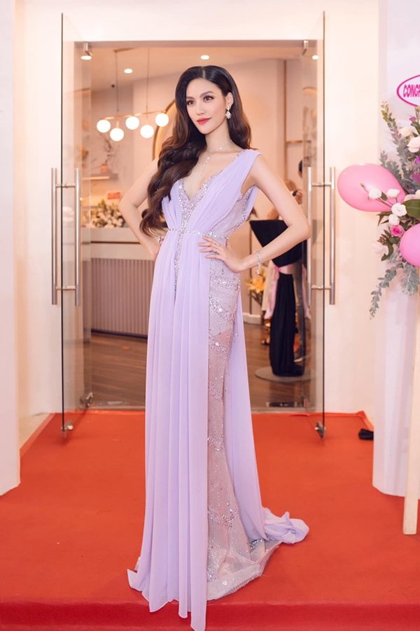 Mang cả núi đồ đi du lịch, Lan Khuê đích thị là bà bầu sành điệu nhất Vbiz - 7