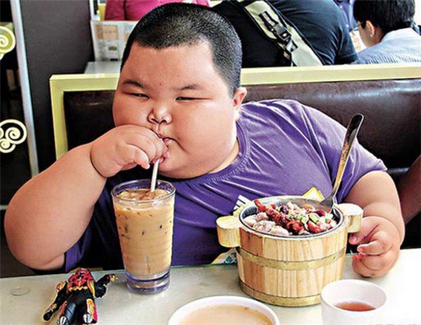 Đưa con đi khám vì amp;#34;vết bẩn” trên cổ, kết quả khiến mẹ sững sờ còn bà thì hối hận - 3