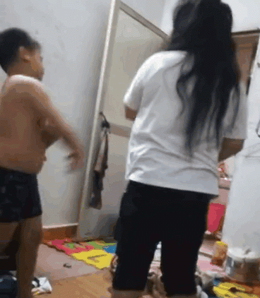 Con trai 10 tuổi thẳng tay đánh mẹ, bất ngờ hơn là phản ứng của người bố - 1