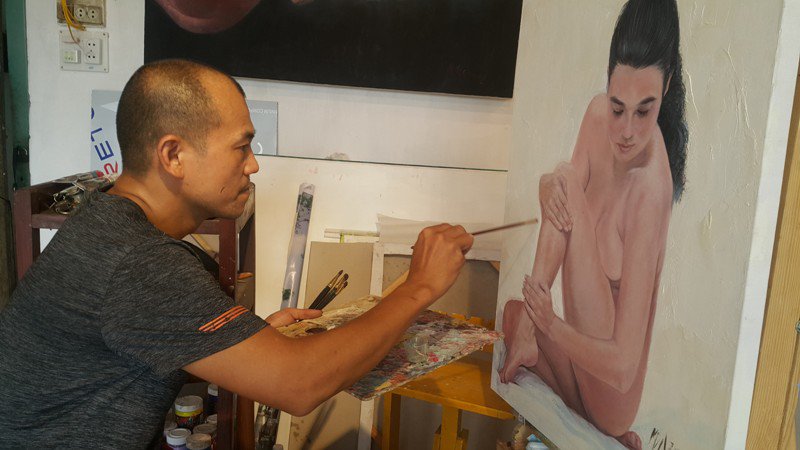 “Toát mồ hôi” khi nghe họa sĩ kể những bí mật trong phòng vẽ tranh cùng mẫu nude - 1