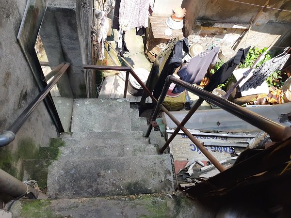 Vợ chồng 33 năm sống trên nóc nhà vệ sinh ở phố cổ: “Tôi chạy mất dép đêm tân hôn” - 9